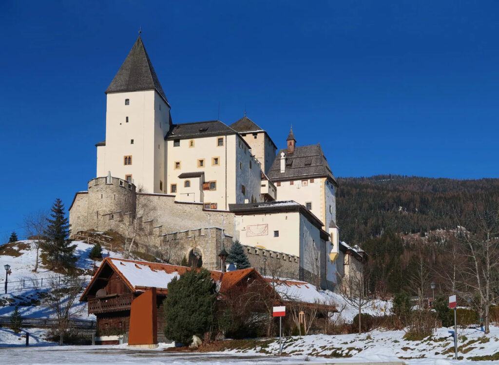 Mauterndorf Castle in Winter